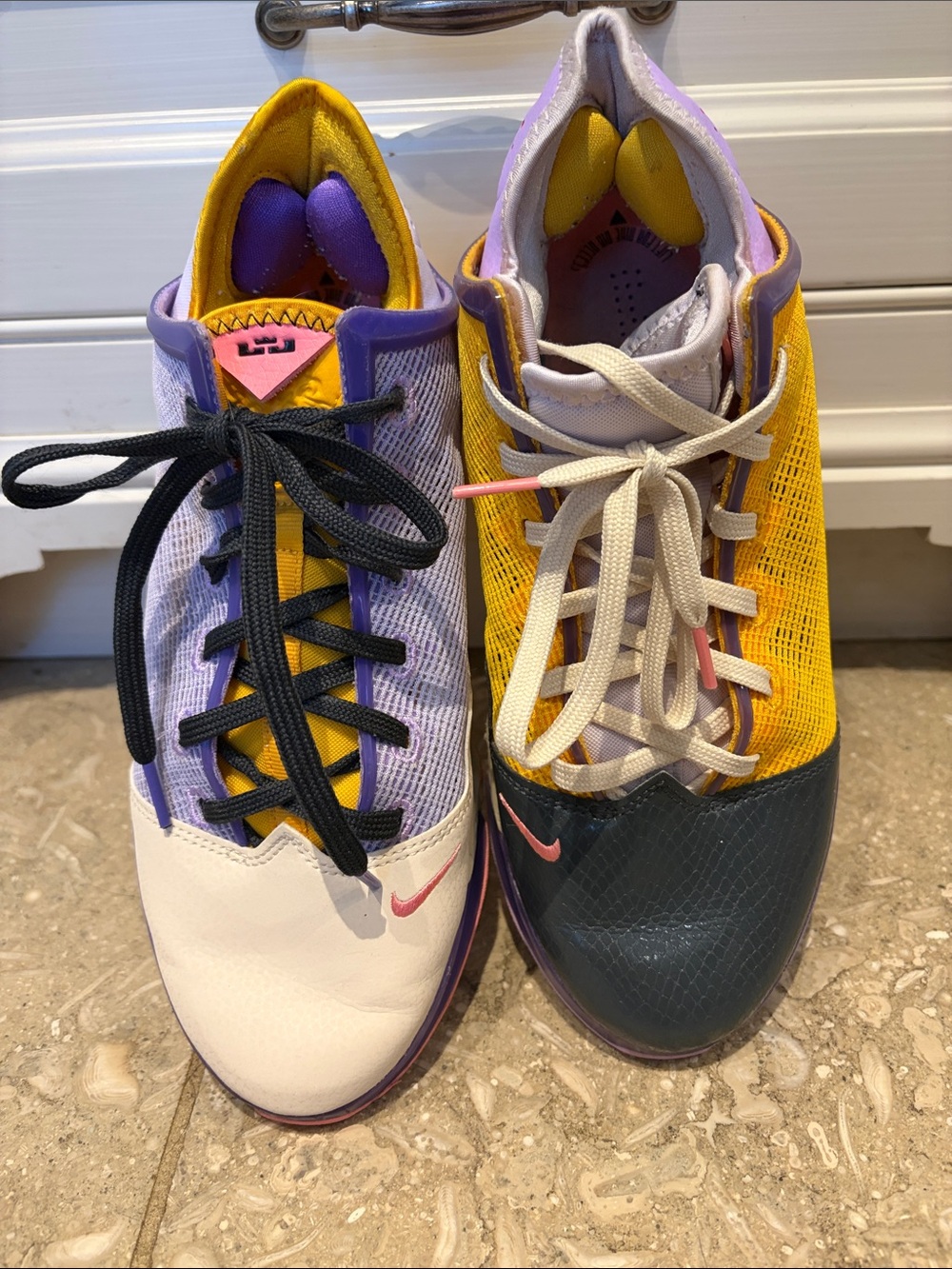 Nike LeBron 19 Low "Mismatch" sneakers